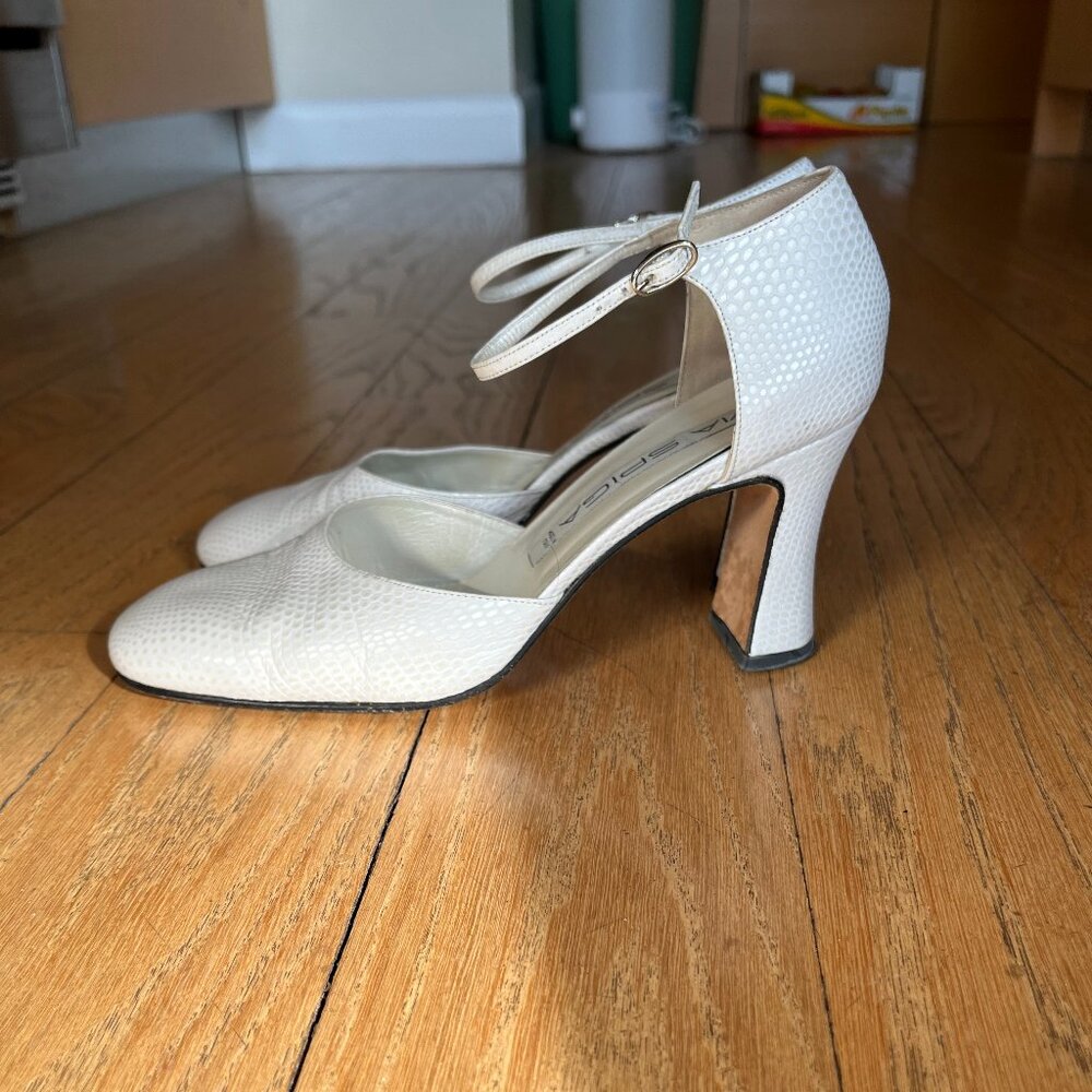 Via Spiga Vintage White Pebbled Leather Ankle Strap Pumps, Size 7